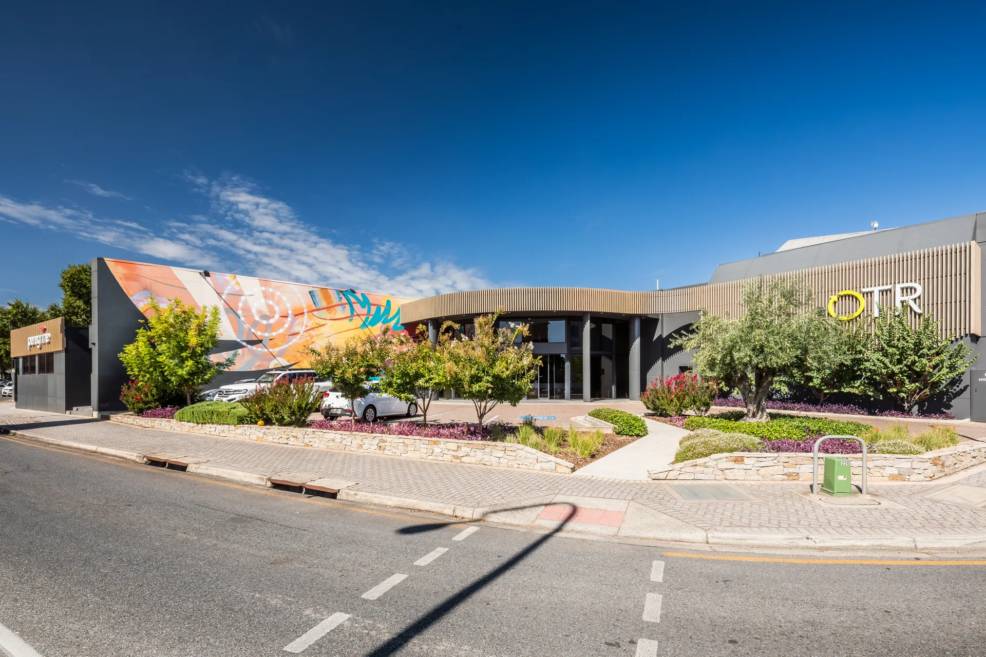 270 The Parade — image 2